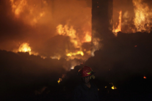 Διπλή τραγωδία στο Μπαγκλαντές – Πάνω απο 130 νεκροί