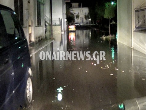 `Βούλιαξε` το Μεσολόγγι - Φωτό και βίντεο από τη νεροποντή