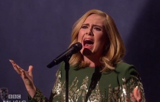Η πρώτη, συγκλονιστική live εκτέλεση του `Hello` από την Adele! (ΒΙΝΤΕΟ)