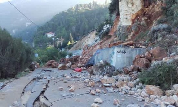 Σεισμός στην Λευκάδα: Δυο γυναίκες νεκρές - Απίστευτες εικόνες καταστροφής - Το χωριό Αθάνι σμπαραλιάστηκε από τον σεισμό!