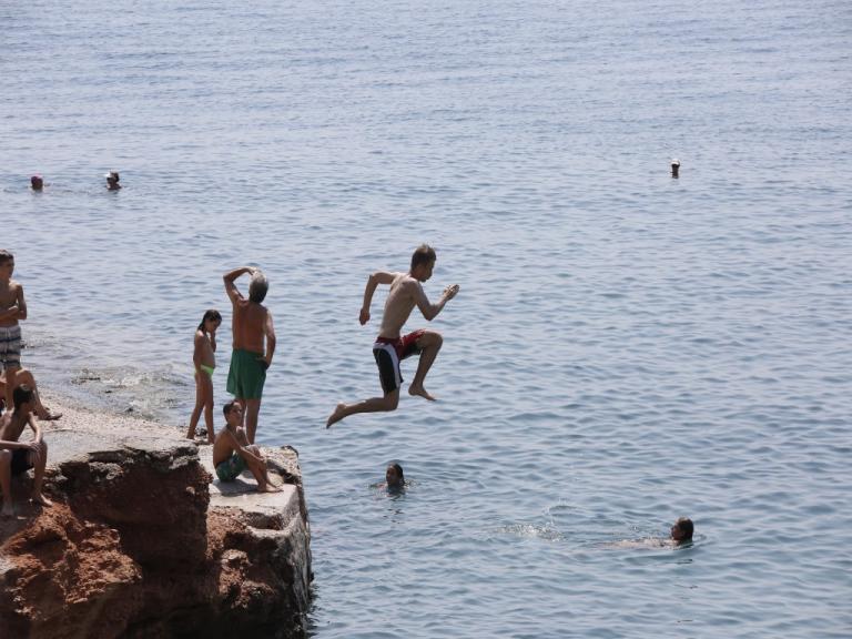 Καιρός: Δεκαπενταύγουστος με υψηλές θερμοκρασίες – Αναλυτική πρόγνωση | Newsit.gr