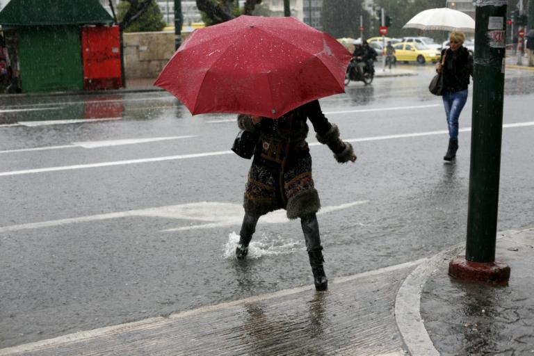 Καιρός: Συνεχίζεται το χειμερινό κλίμα – Βροχές, δυνατοί άνεμοι και πτώση της θερμοκρασίας | Newsit.gr