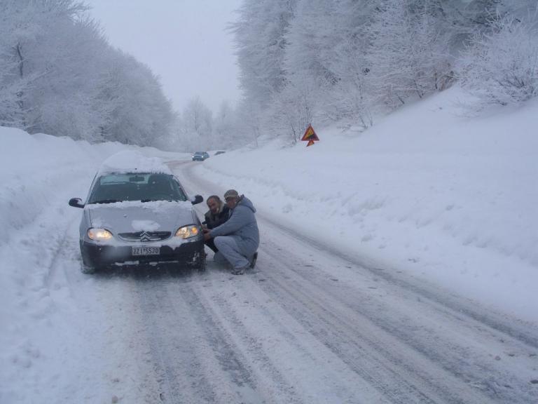 Πελοπόννησος: Χιόνια και δρόμοι παγίδες σε Κορινθία και Αρκαδία – Που χρειάζονται αντιολισθητικές αλυσίδες… | Newsit.gr