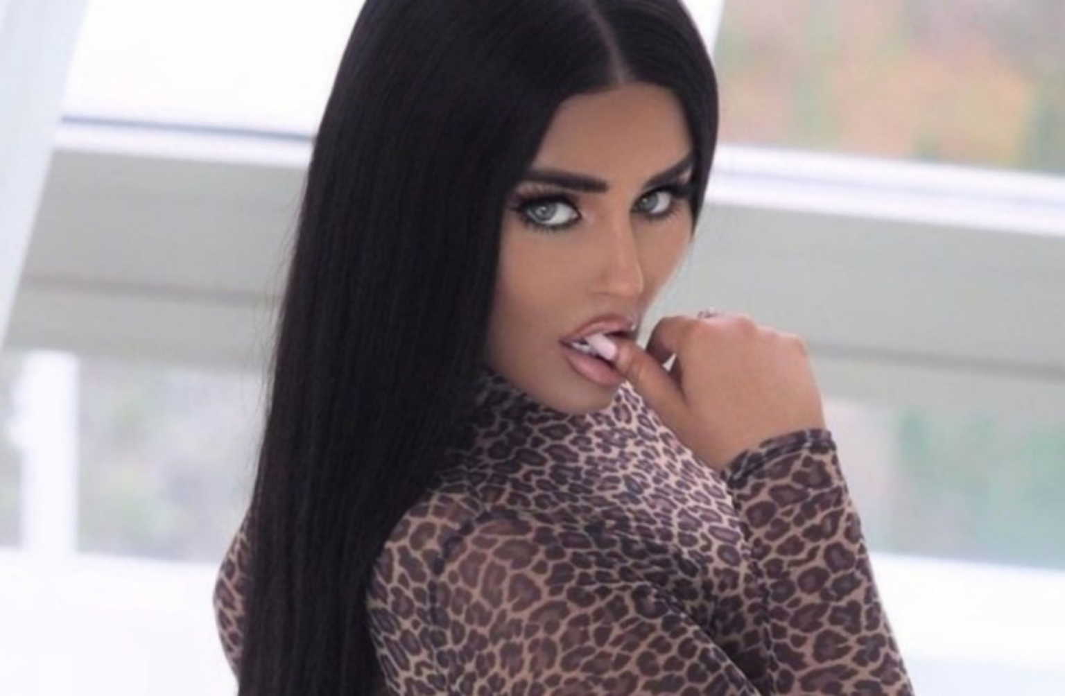 Οι γυμνές φωτογραφίες της Abigail Ratchford που έστειλαν όλο το