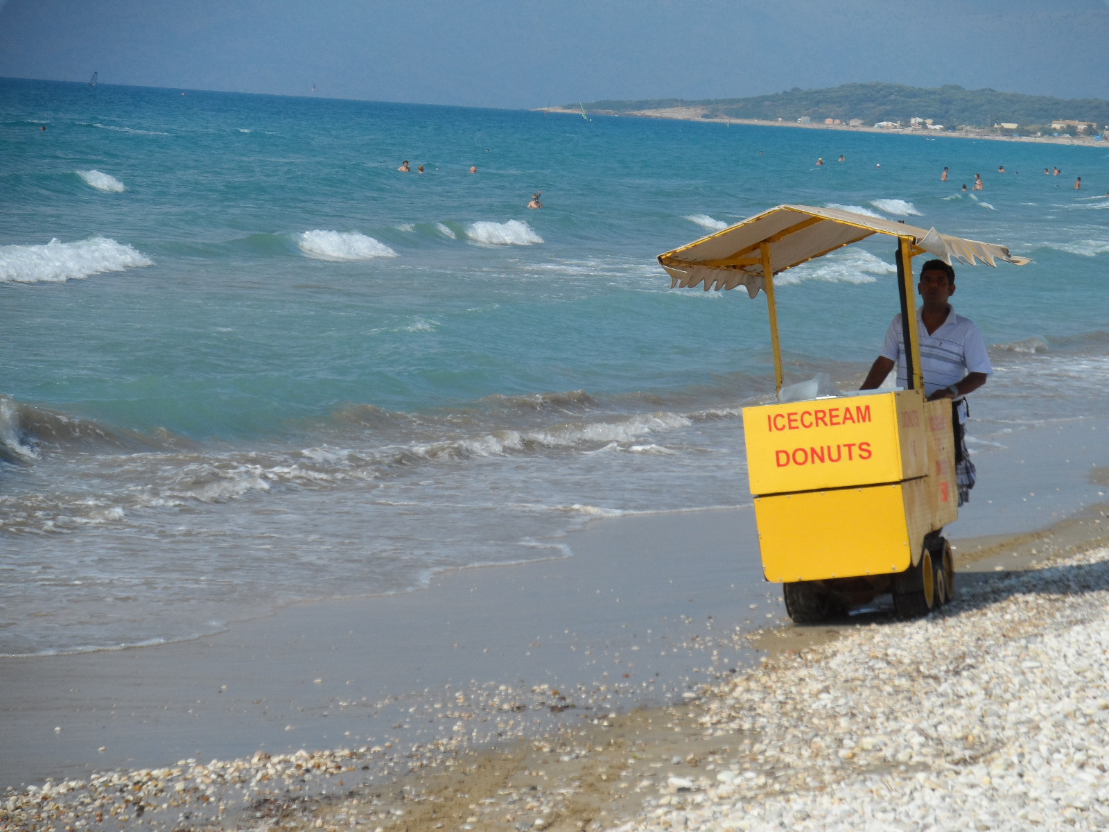 ΦΩΤΟ EUROKINISSI - Με τις ερπύστριες σίγουρα πάνω στα βότσαλα κυλάει πιο εύκολα