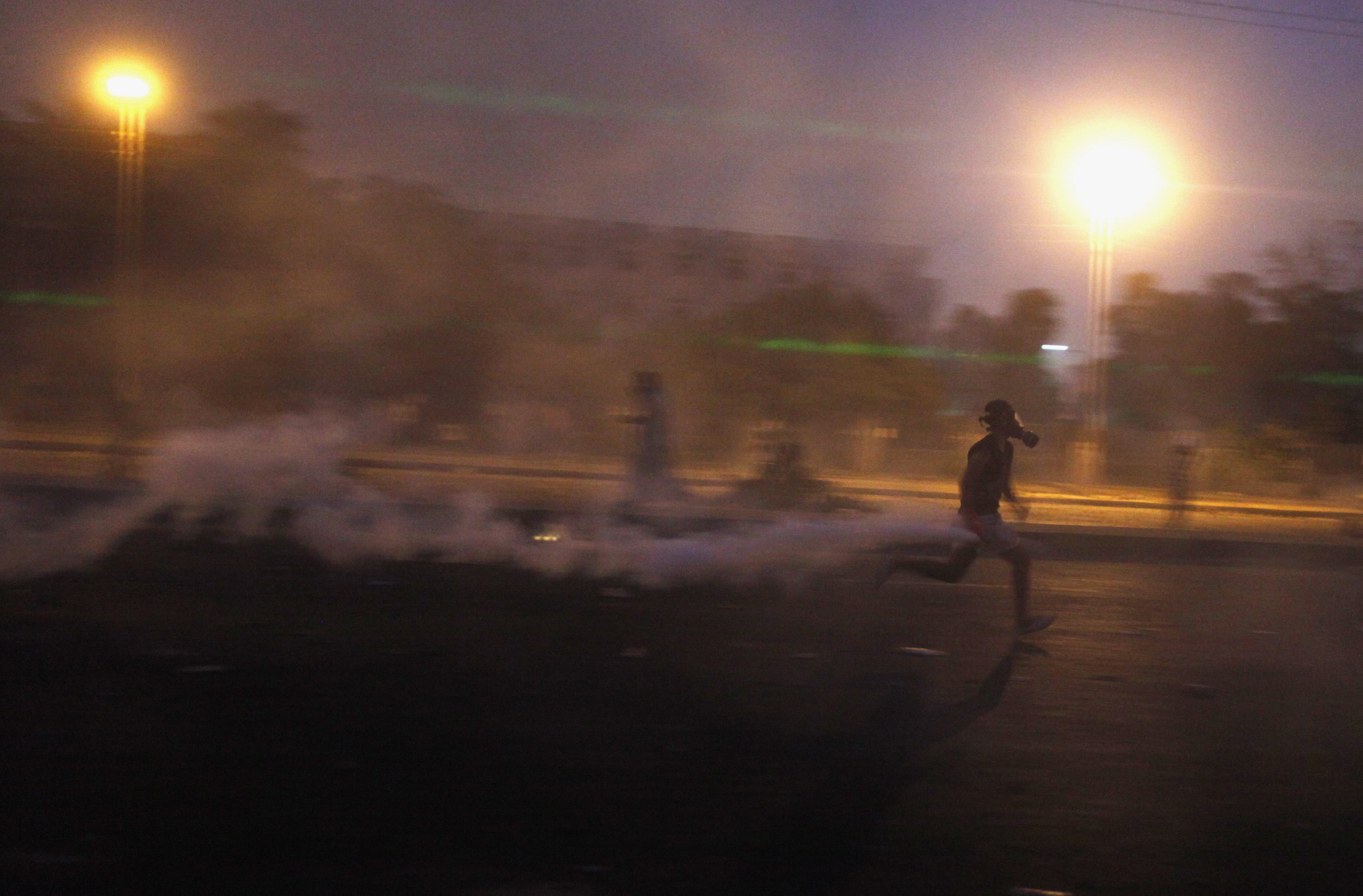 Δακρυγόνα, πετροπόλεμος, ελεύθεροι σκοπευτές - ΦΩΤΟΓΡΑΦΙΑ REUTERS