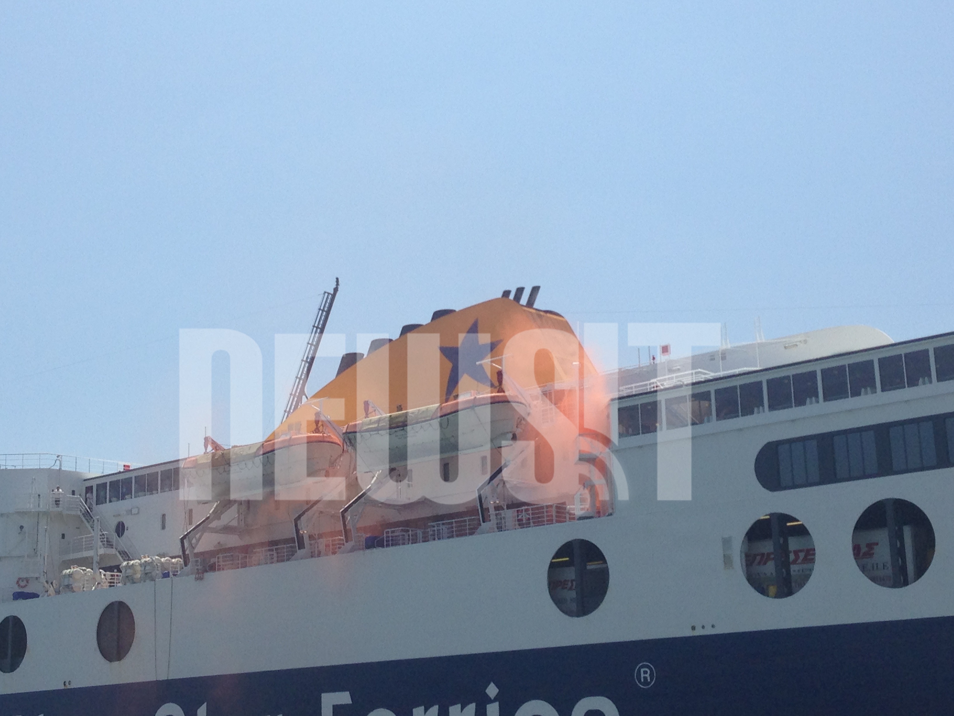 Η φωτιά σύμφωνα με την άσκηση ξέσπασε στην αριστερή πλευρά του πλοίου - ΦΩΤΟ NEWSIT