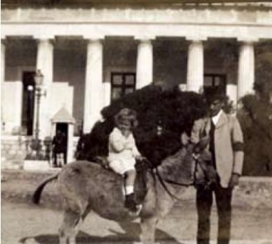 Οταν η Βουλή ήταν παλάτι και απ΄έξω περνούσαν γαϊδούρια – ΦΩΤΟ