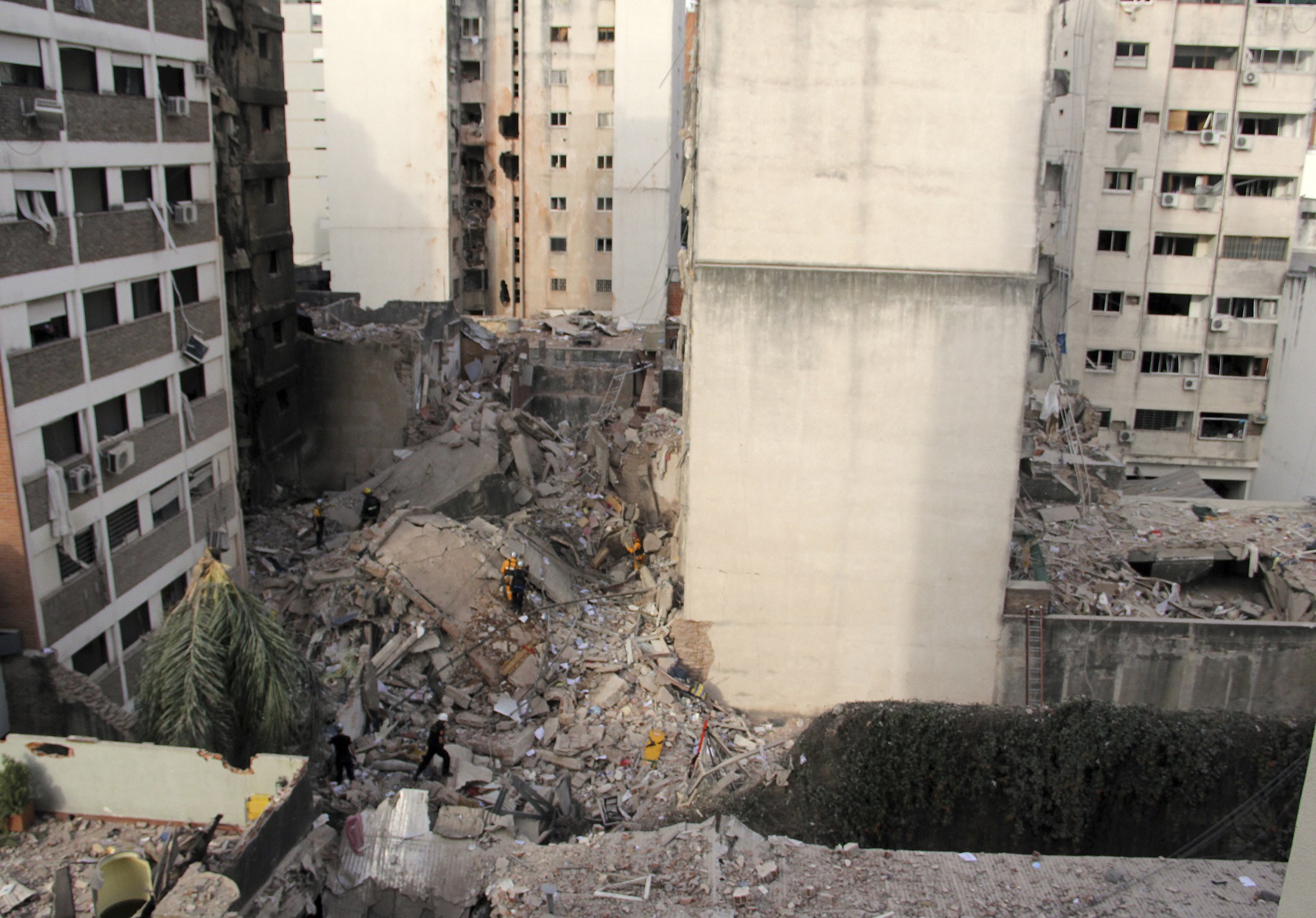 19 άνθρωποι εξακολουθούν να αγνοούνται στα ερείπια - ΦΩΤΟΓΡΑΦΙΑ REUTERS
