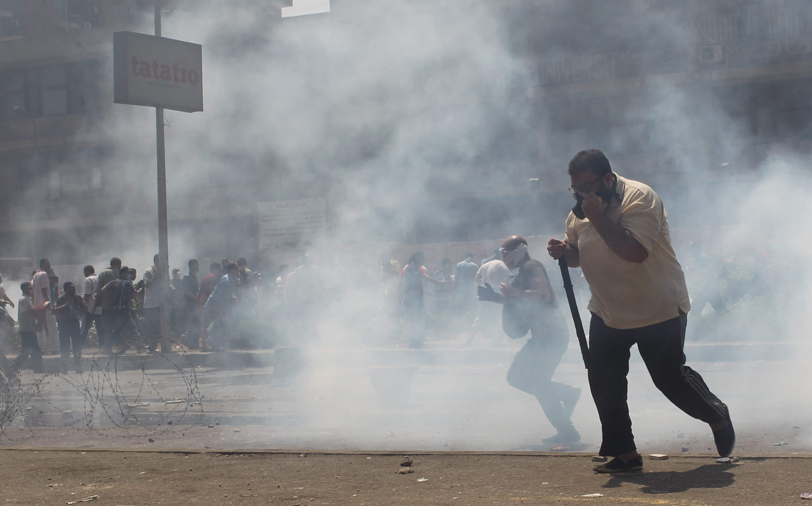 Σοβαρές συγκρούσεις στους δρόμους του Καΐρου ΦΩΤΟ REUTERS
