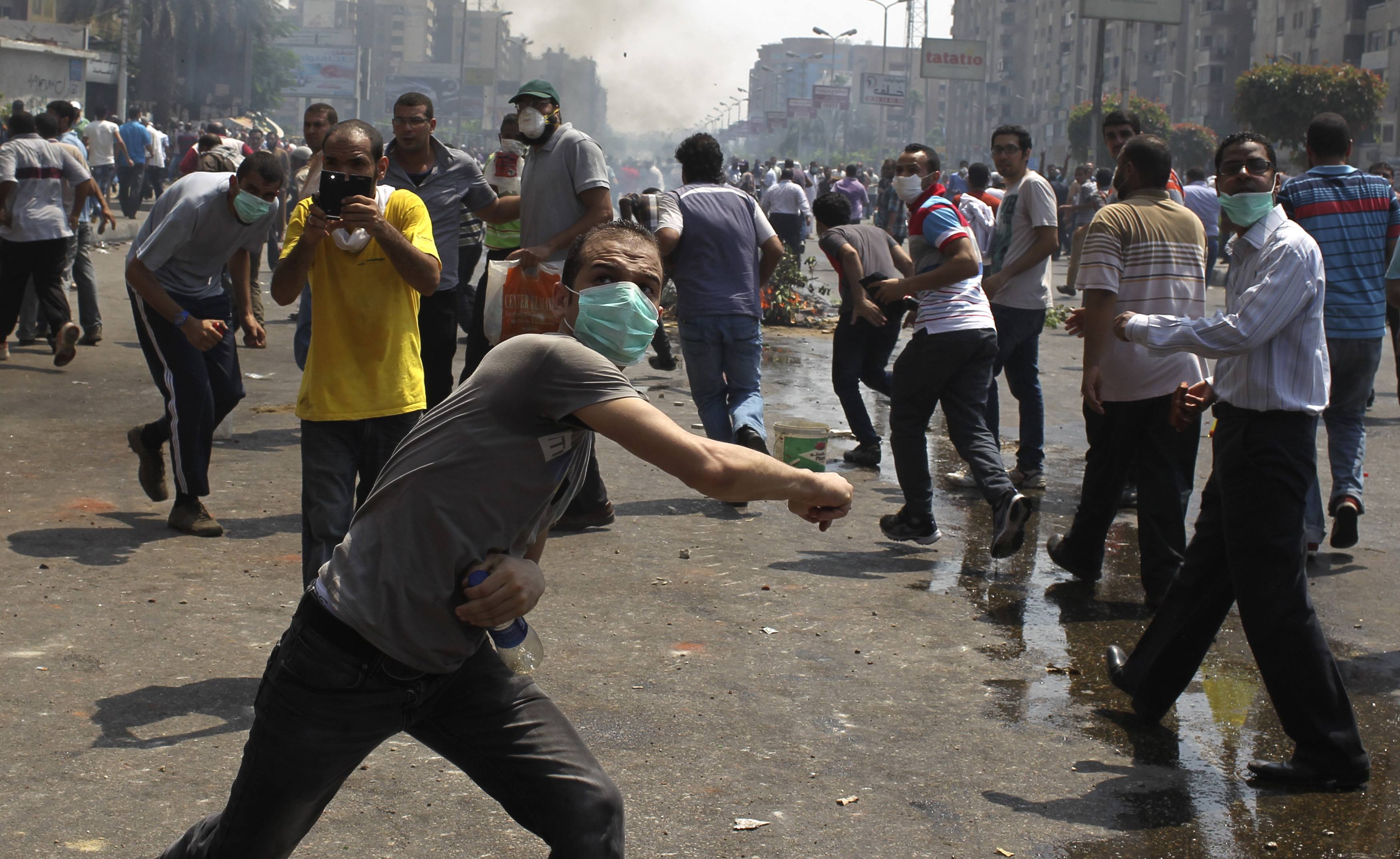 Πολλοί αστυνομικοί έχασαν τη ζωή τους στις συμπλοκές με διαδηλωτές ΦΩΤΟ REUTERS