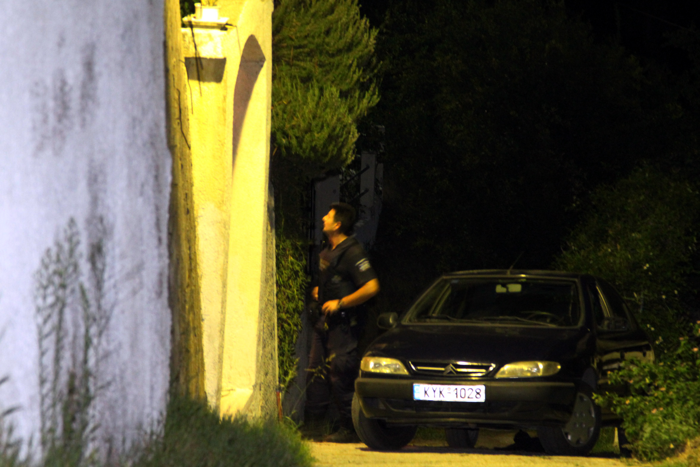 Έρευνες της Αστυνομίας στο σπίτι της οικογένειας αμέσως μετά το έγκλημα - ΦΩΤΟ EUROKINISSI