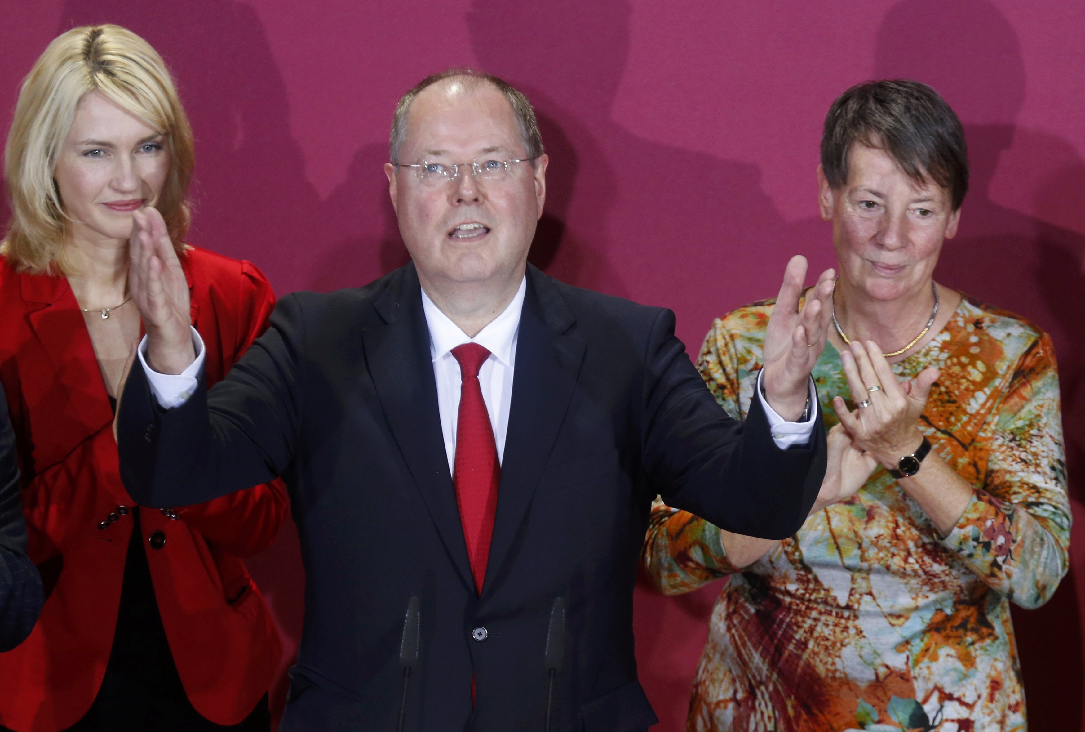 Προσευχή στην... αγία Μέρκελ να σχηματίσει κυβέρνηση με τους Σοσιαλδημοκράτες - ΦΩΤΟΓΡΑΦΙΑ REUTERS
