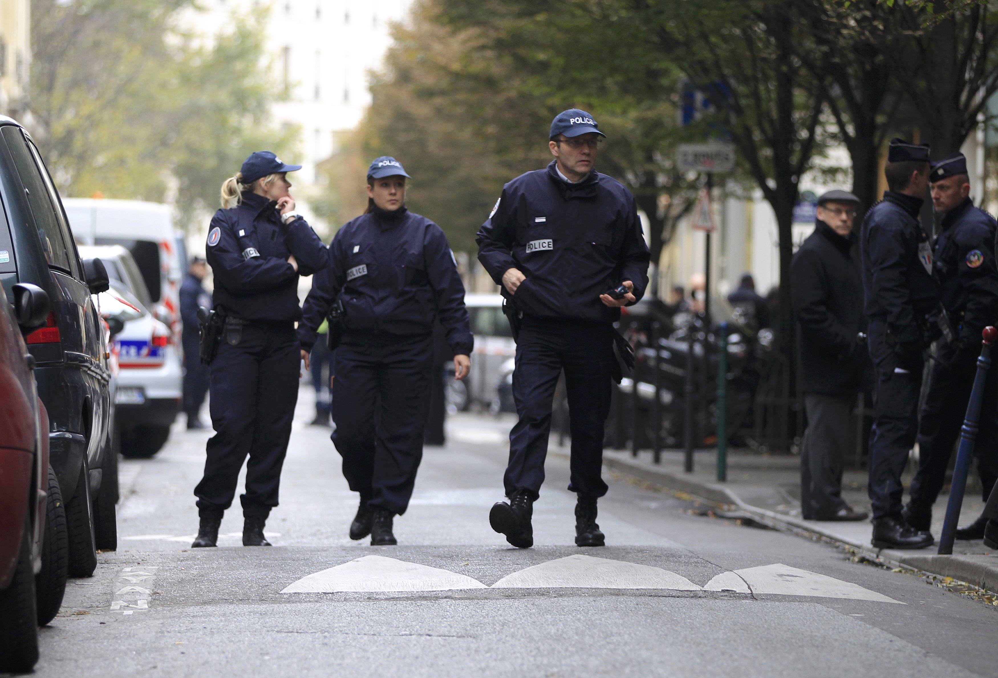 Αστυνομία έξω από τα γραφεία της εφημερίδας - ΦΩΤΟΓΡΑΦΙΑ REUTERS