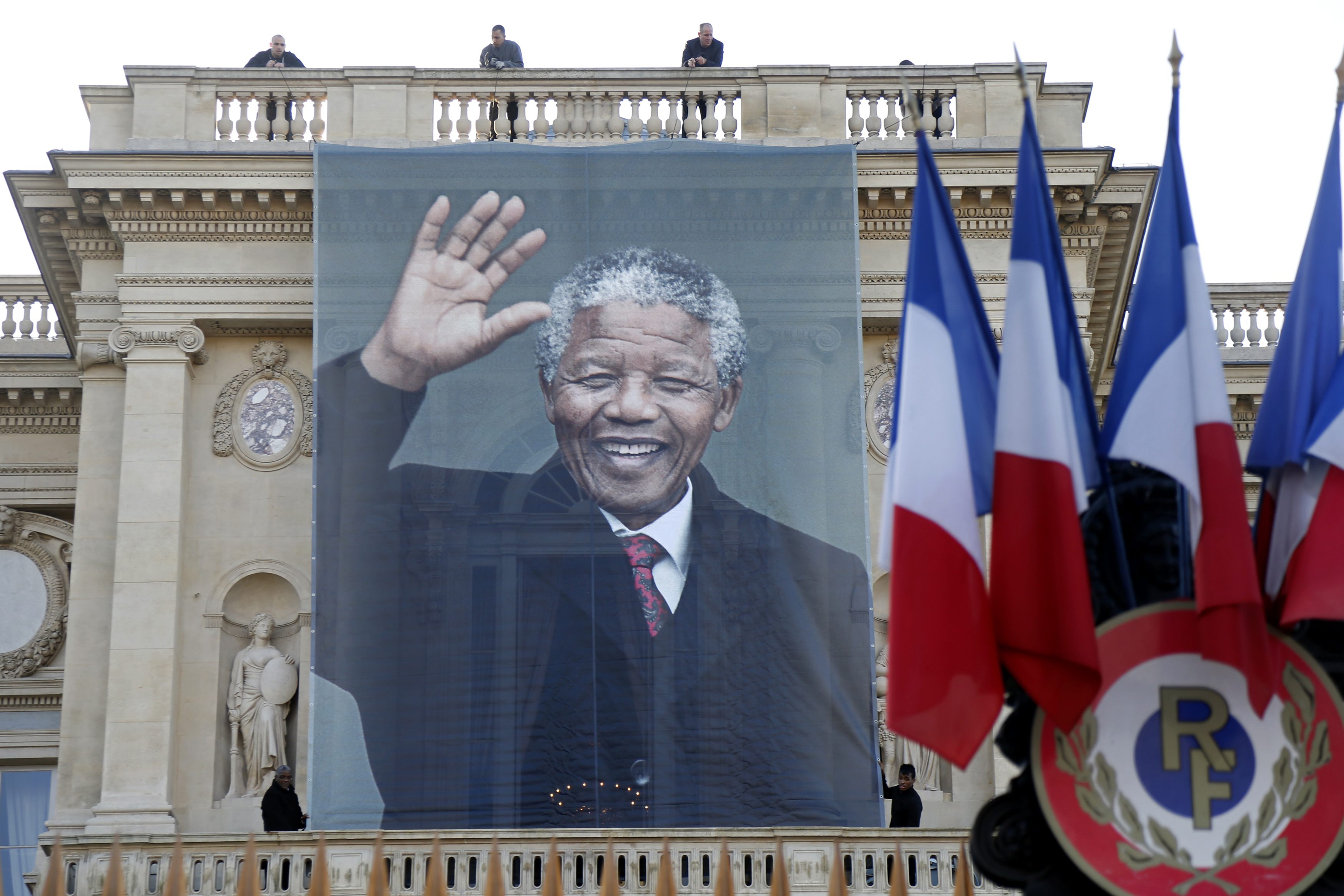 Η τεράστια αφίσα του στο υπουργείο Εξωτερικών της Γαλλίας - ΦΩΤΟΓΡΑΦΙΑ REUTERS