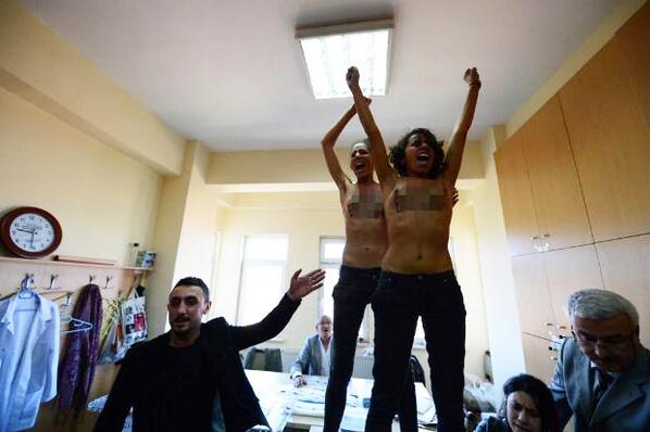 ΦΩΤΟ Twiter  ‏@FEMEN_Turkey