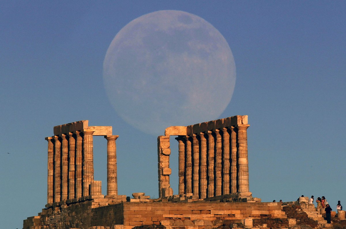 Και Ναός του Ποσειδώνα με Πανσέληνο....