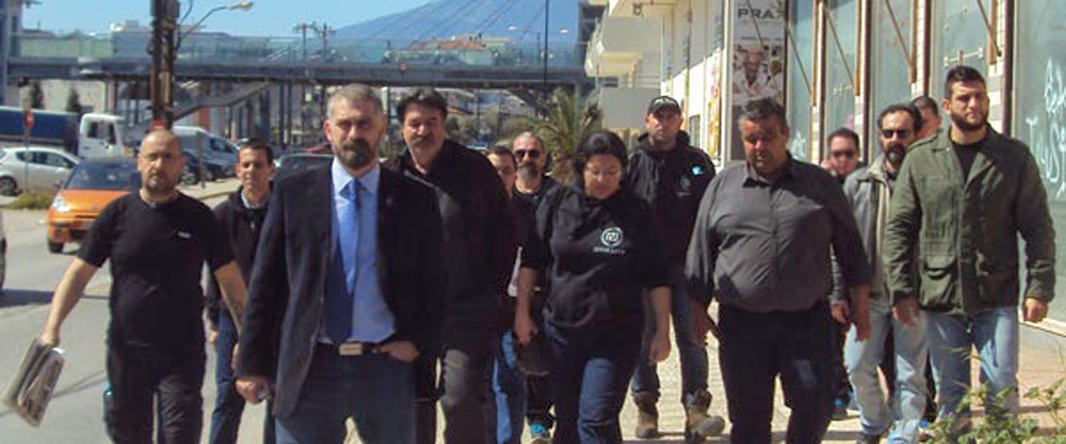 Το κλιμάκιο της Χρυσής Αυγής πυ επισκέφτηκε την Αστυνομική Διεύθυνση Ευβοίας - φωτό eviazoom