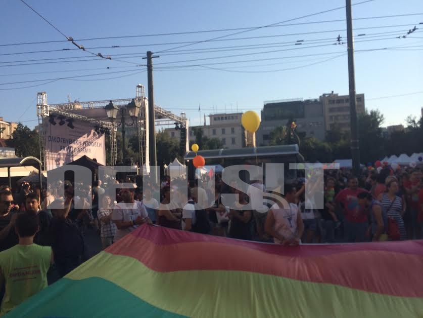 Πολύς κόσμος έχει συγκεντρωθεί στο Athens Pride - Φωτό - Newsit