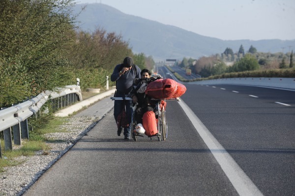 Δύσκολος ο δρόμος αλλά ο άνδρες που αντιμετωπίζει κινητικά προβλήματα δεν το βάζει κάτω - EUROKINISSI