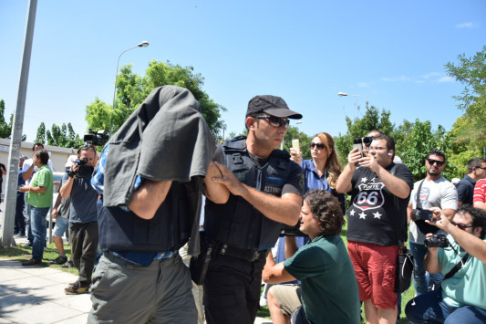 Στην Αθήνα μεταφέρονται οι 8 Τούρκοι στρατιωτικοί 