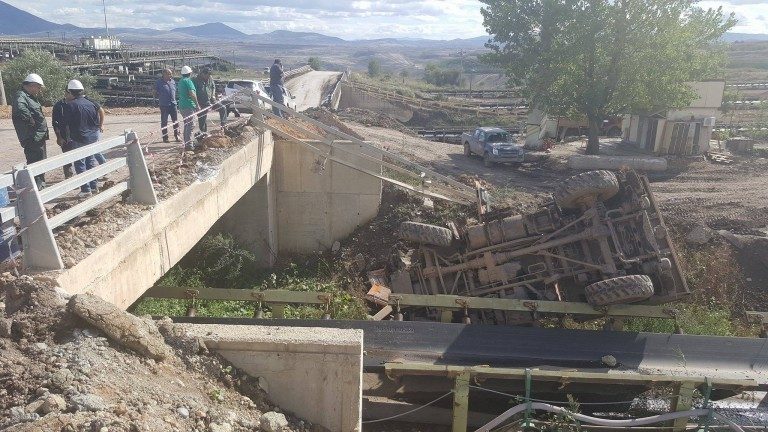 Î‘Ï€Î¿Ï„Î­Î»ÎµÏƒÎ¼Î± ÎµÎ¹ÎºÏŒÎ½Î±Ï‚ Î³Î¹Î± Î‘Î½Î±Ï„ÏÎ¬Ï€Î·ÎºÎµ ÏŒÏ‡Î·Î¼Î± Î¼Îµ ÎµÏÎ³Î±Î¶Î¿Î¼Î­Î½Î¿Ï…Ï‚ Ï„Î·Ï‚ Î”Î•Î— â€“ Î Î­Î½Ï„Îµ Ï„ÏÎ±Ï…Î¼Î±Ï„Î¯ÎµÏ‚