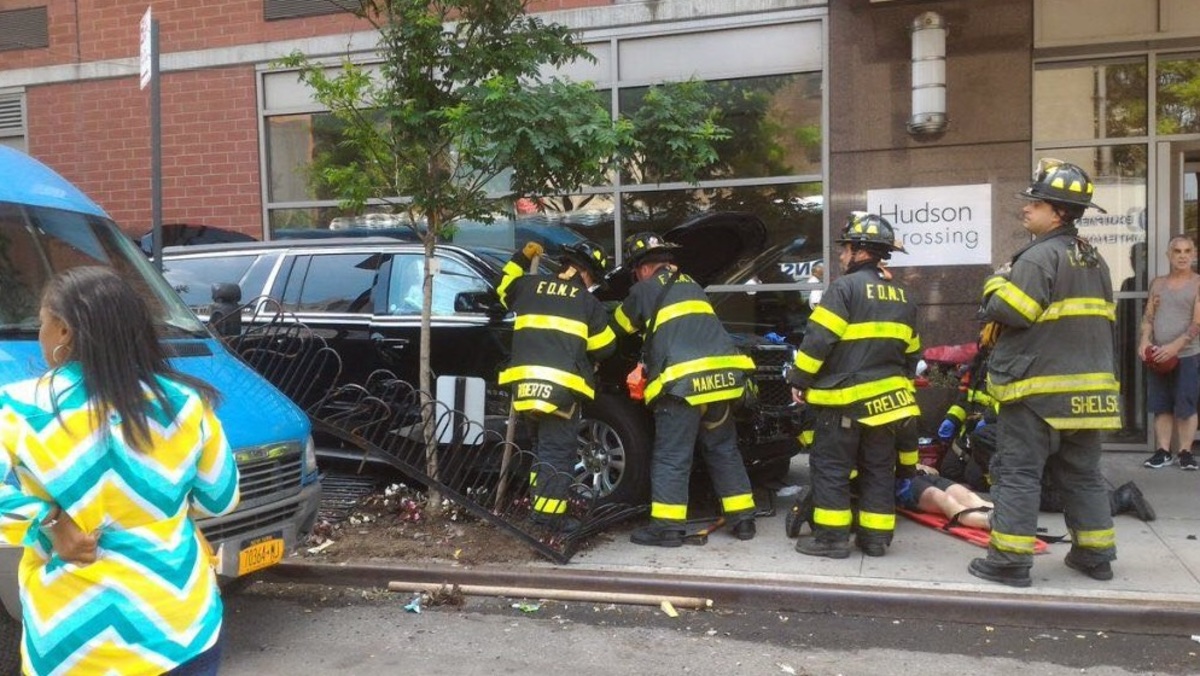 Πανικός στη Νέα Υόρκη: Αυτοκίνητο έπεσε πάνω σε πεζούς – 10 τραυματίες