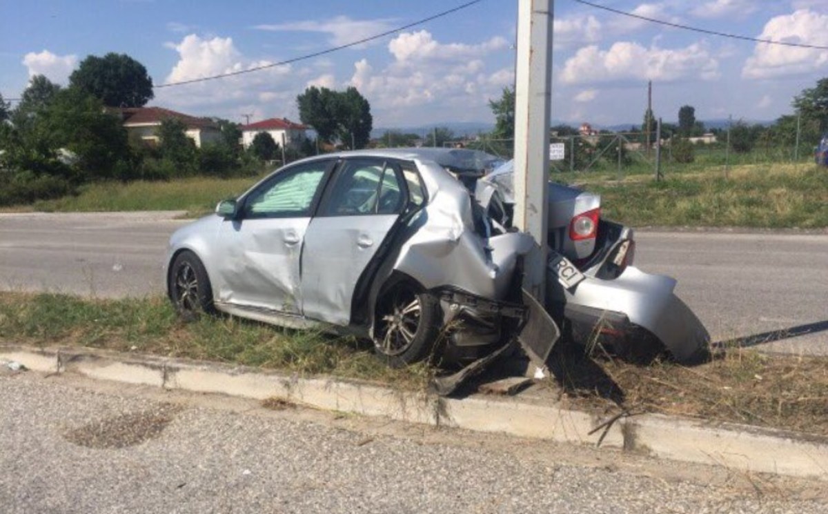 Σοβαρό τροχαίο στα Τρίκαλα – Τέσσερις τραυματίες, οι δύο σοβαρά [pics]