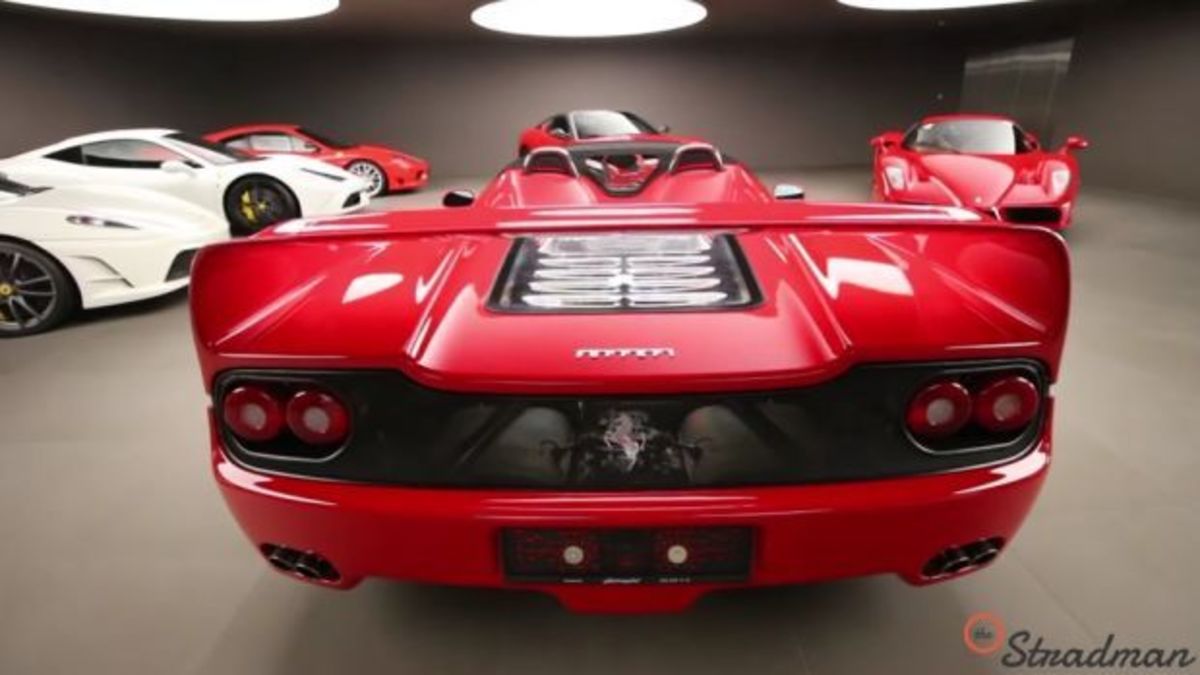 Ένα απίστευτο γκαράζ γεμάτο με Ferrari [vid]