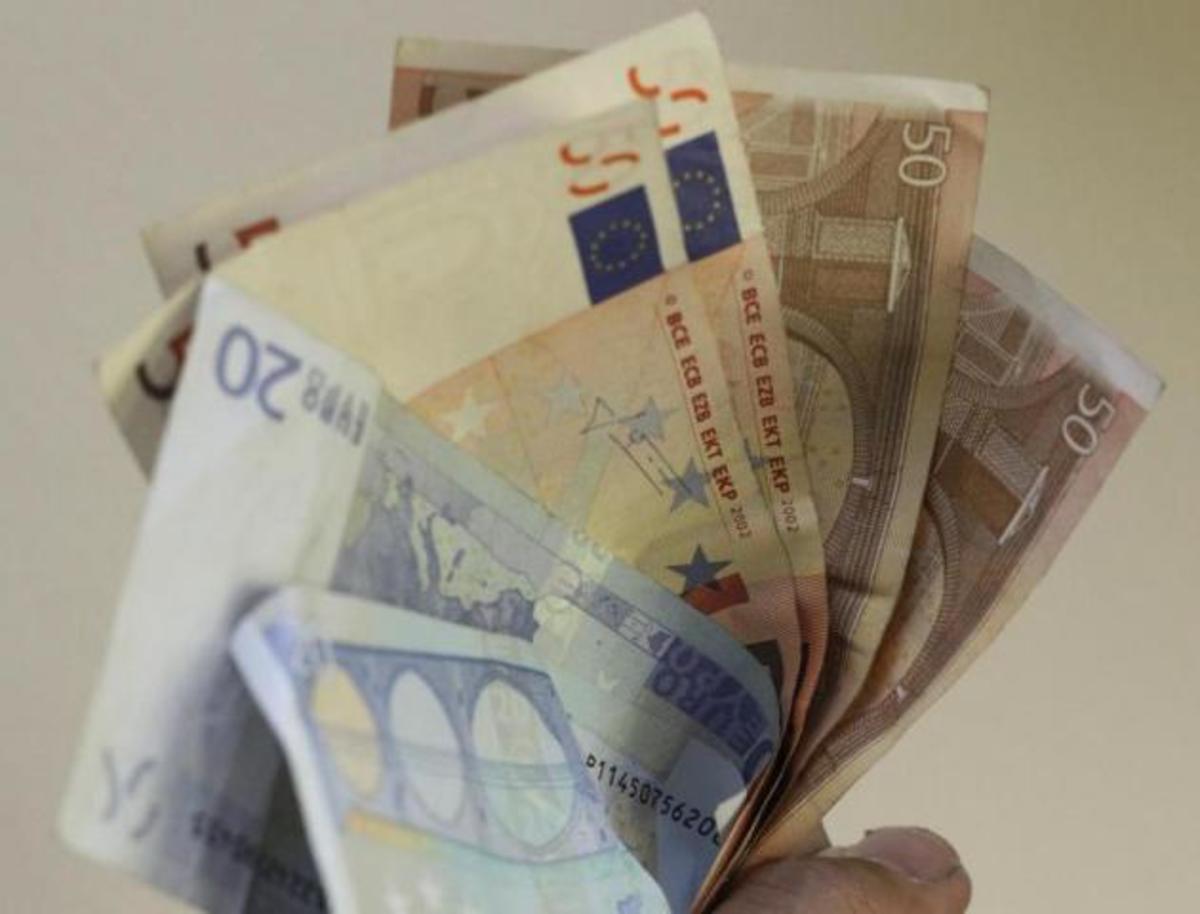 Απαλλαγή από τον ΦΠΑ με τζίρο ως 10.000 ευρώ