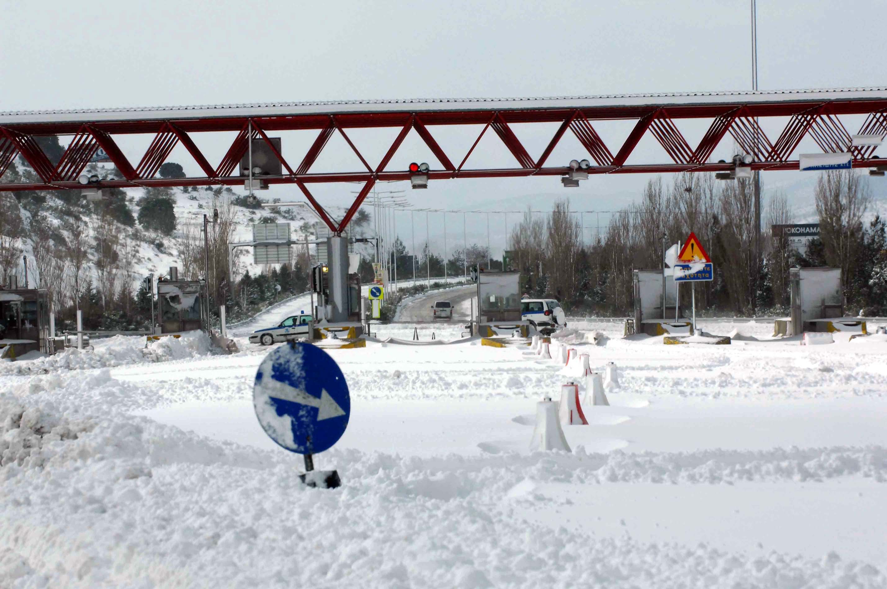 Τουρίστες εγκλωβίστηκαν λόγω του χιονιού στο Σιδηρόκαστρο Σερρών