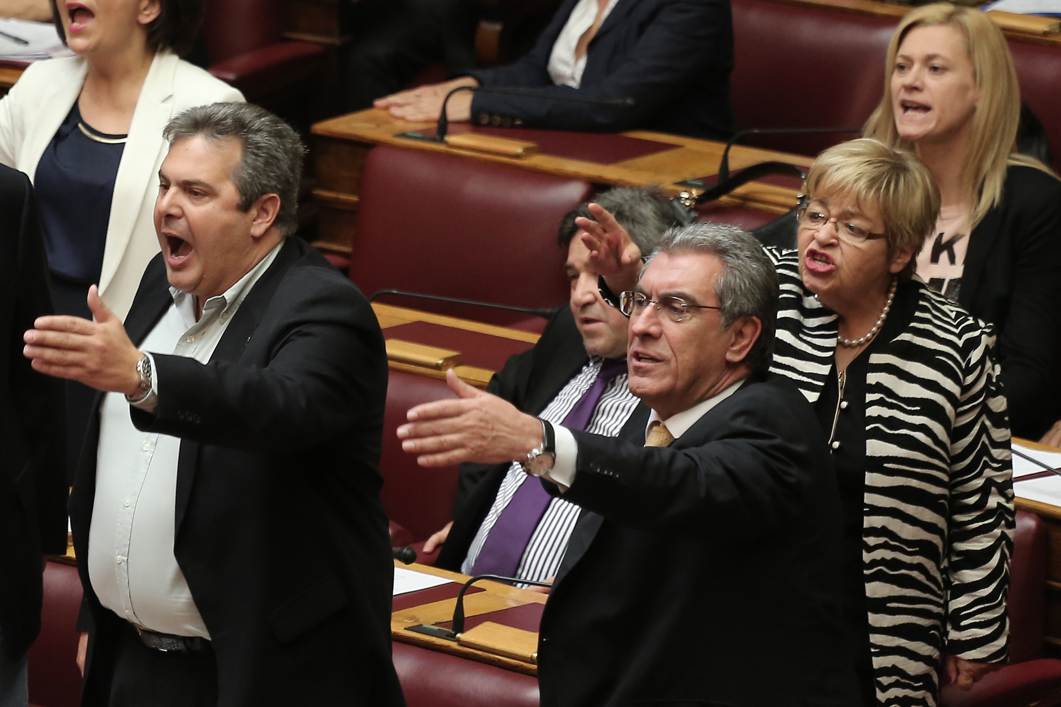 Περίεργα παιχνίδια στην Βουλή! – Πέρασαν άρον – άρον τροπολογία για τα δάνεια των κομμάτων! – Κοινοβουλευτικό πραξικόπημα καταγγέλουν ΣΥΡΙΖΑ και ΑΝΕΛ