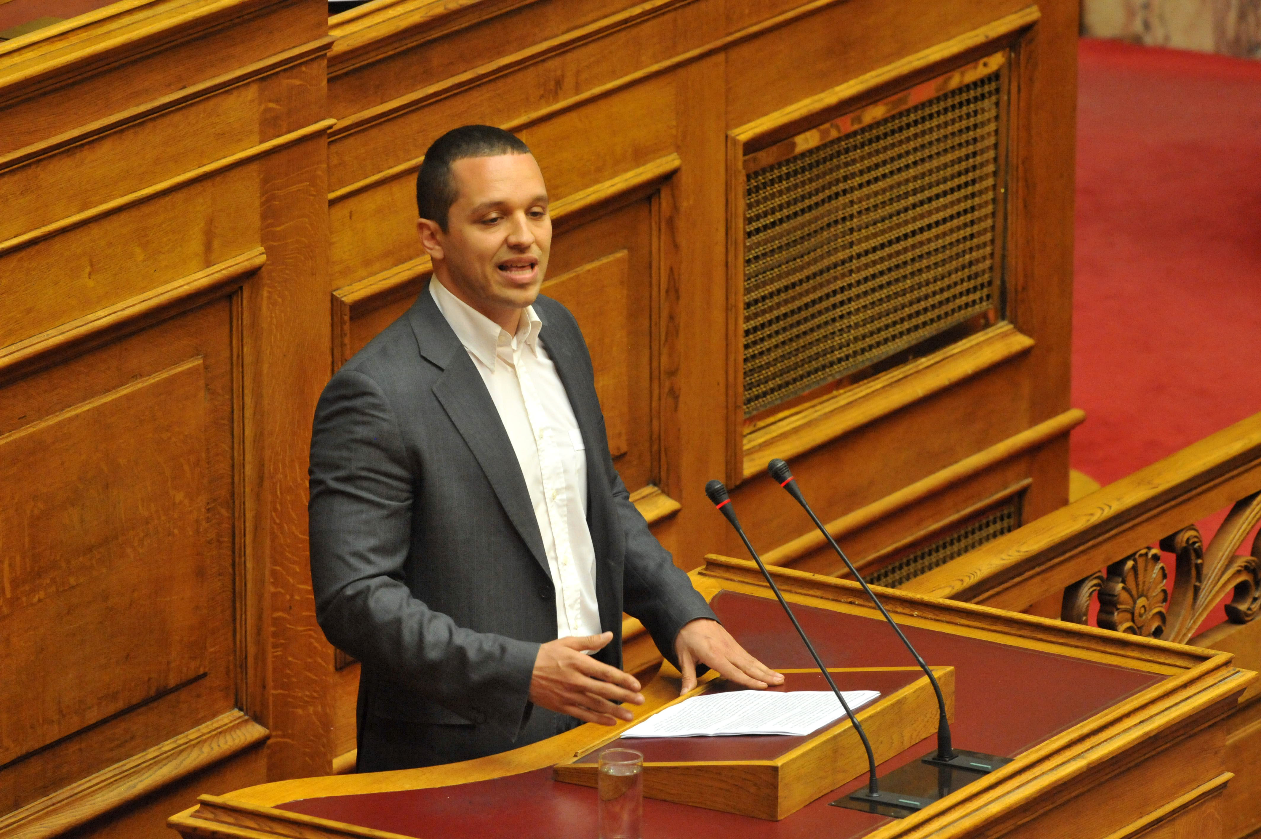 Αρνητής του Ολοκαυτώματος μέσα στην Βουλή έγινε ο Ηλίας Κασιδιάρης