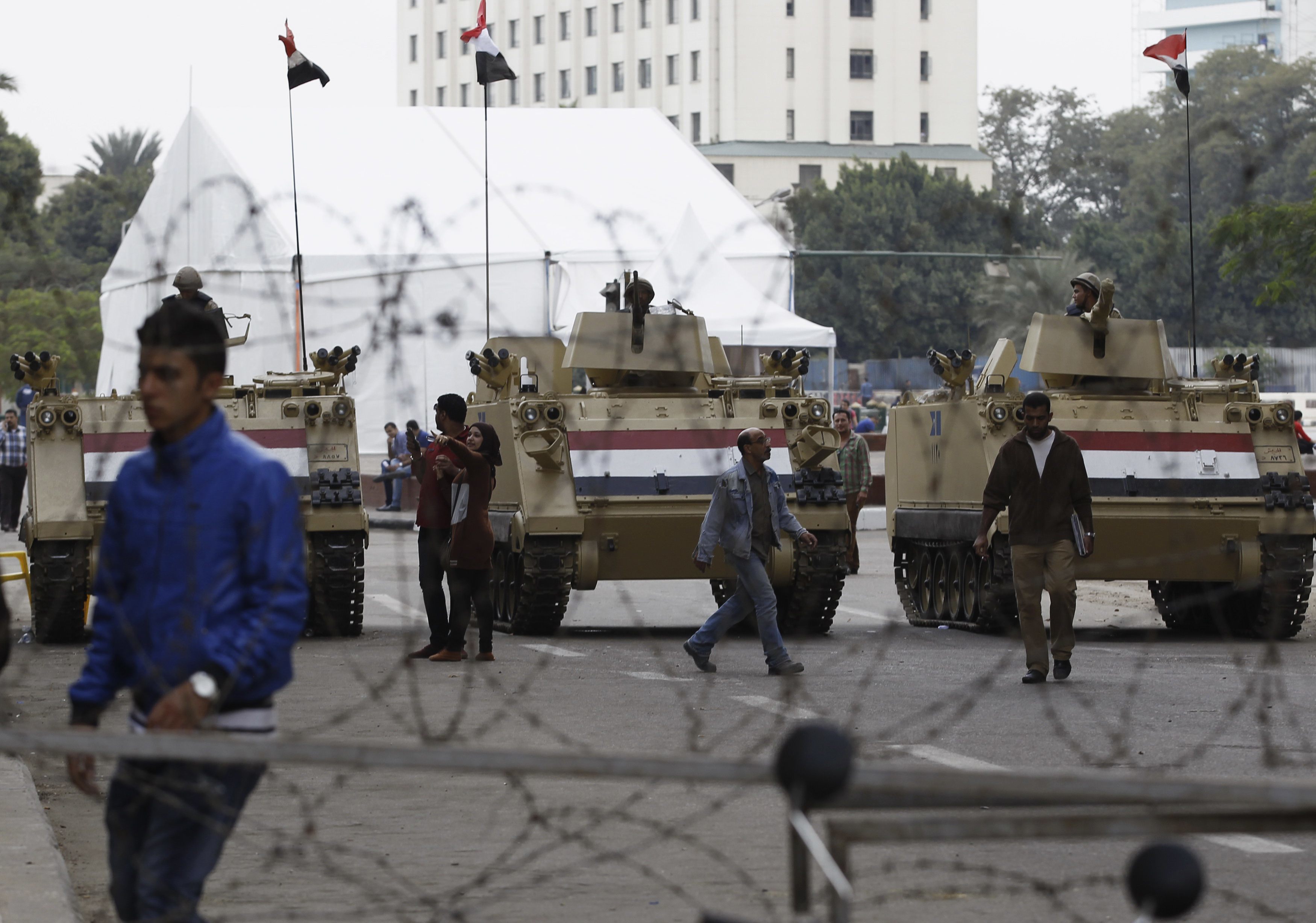 Αίγυπτος: 10 στρατιώτες νεκροί και 35 τραυματίες