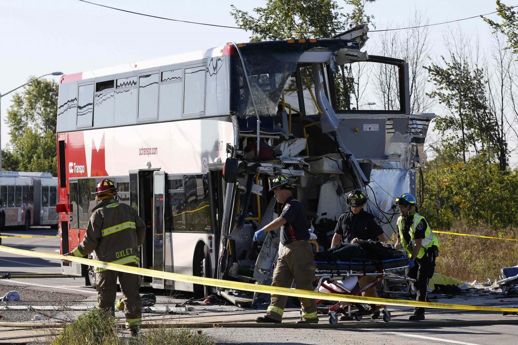 Έξι νεκροί από σύγκρουση αμαξοστοιχίας με διώροφο λεωφορείο στην Οτάβα
