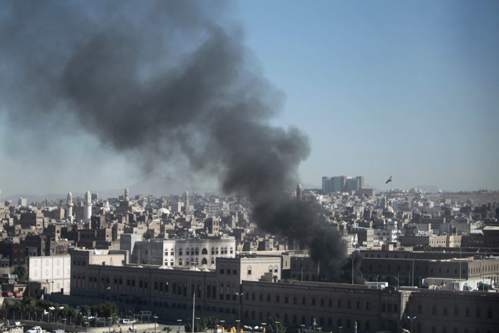 Υεμένη: Ισχυρή έκρηξη κοντά στο υπουργείο Άμυνας
