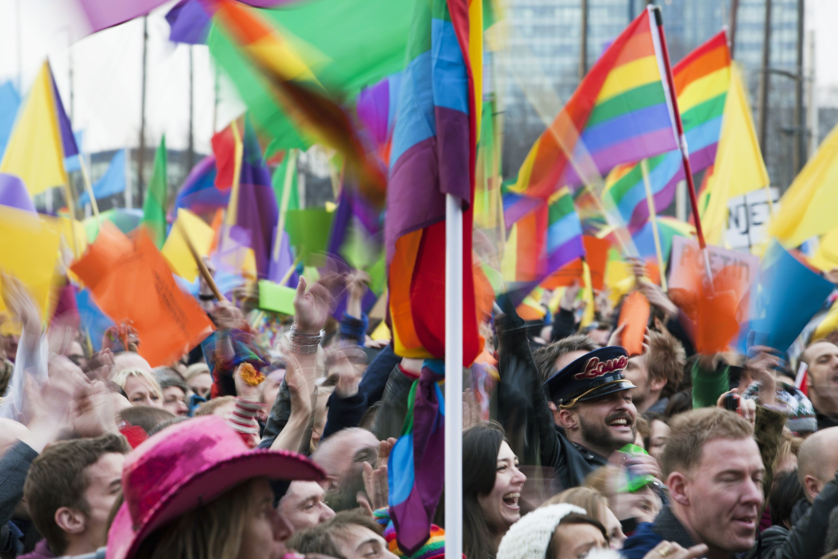 Γαλλία: Νόμος του κράτους ο γάμος μεταξύ ομοφυλόφιλων