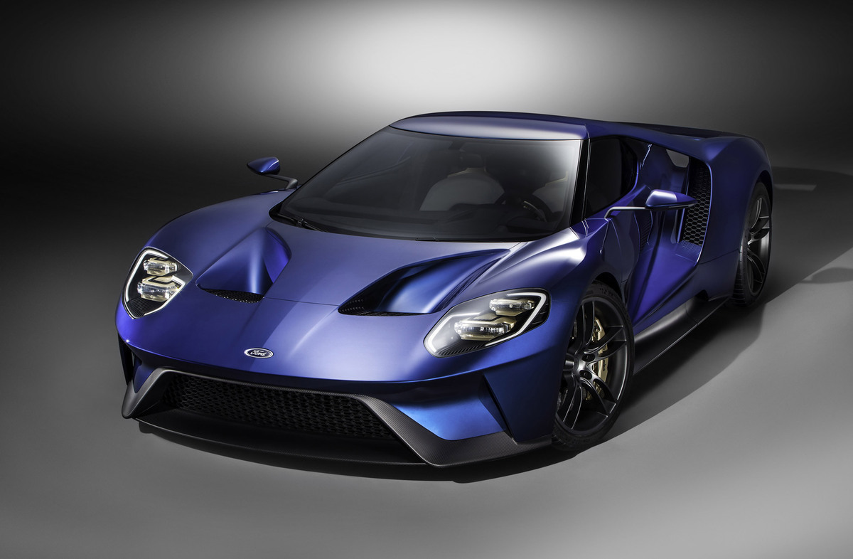 Αντικείμενα εμπνευσμένα από το Ford GT στο Salone del Mobile