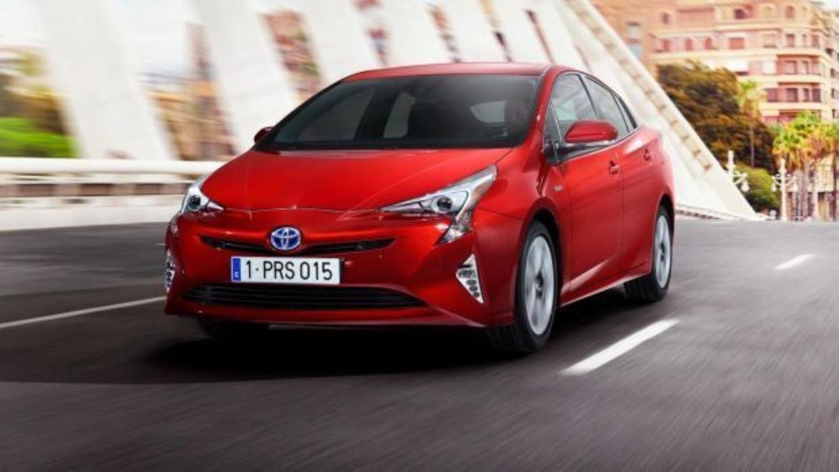 Η Toyota ανακαλεί 340.000 Prius για πρόβλημα στο χειρόφρενο