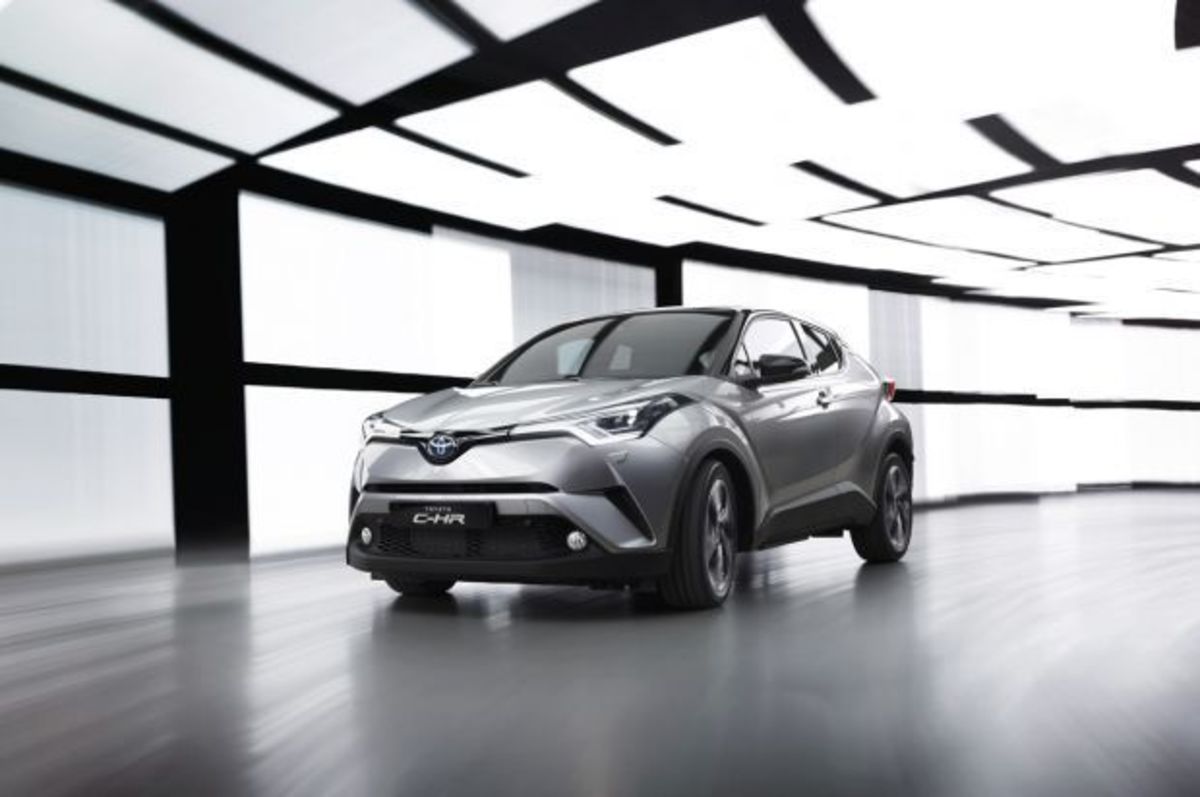 Toyota C-HR: Ένα μικρό crossover με τολμηρή σχεδίαση (VIDEO)