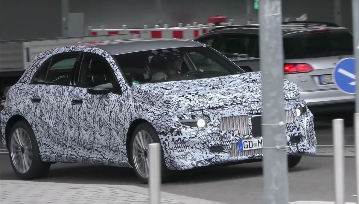 Η Mercedes ετοιμάζει «light» έκδοση AMG για την A-Class [vid]