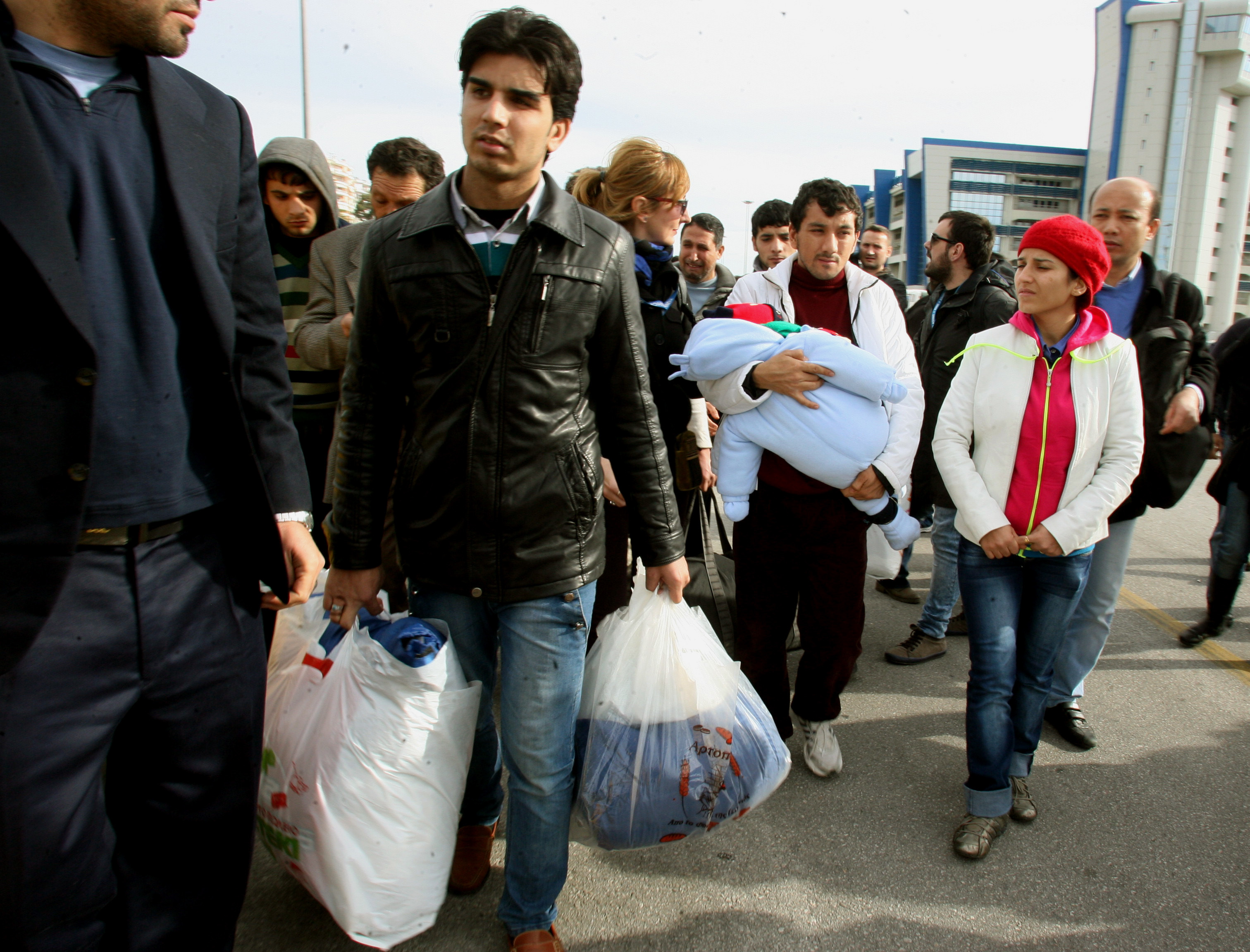 Hurriyet: Μαγαζιά στην Σμύρνη πωλούν σωσίβια σε παράνομους μετανάστες προς την Ελλάδα!