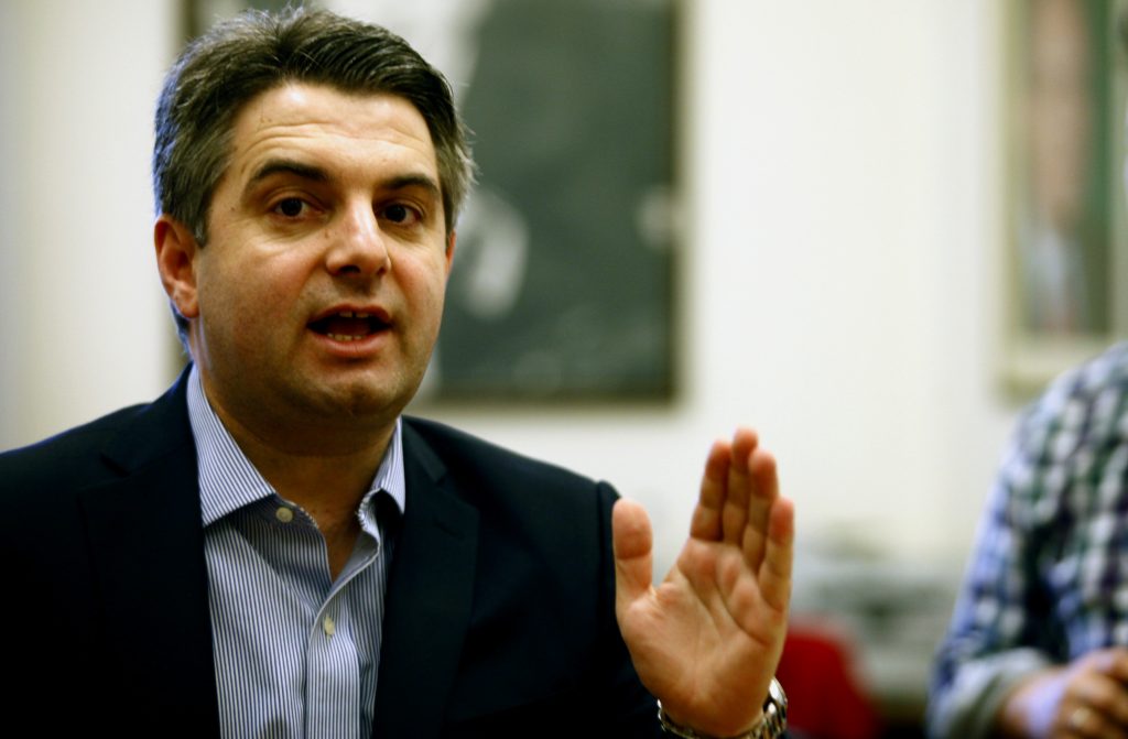Κωνσταντινόπουλος: «Να πάει ο Παπανδρέου σε μια εκδήλωση του ΠΑΣΟΚ ή της Ελιάς»
