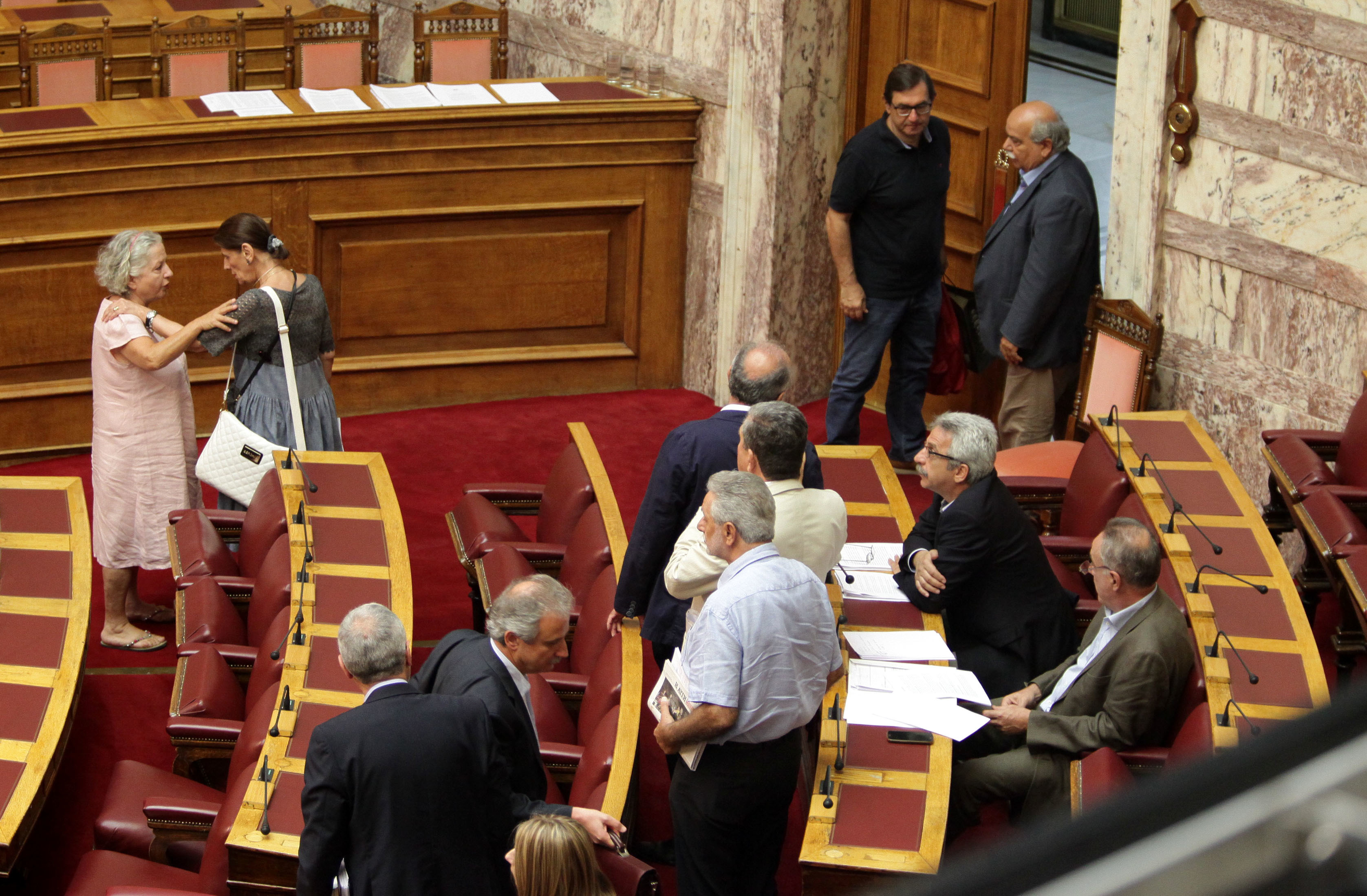 Ψηφίστηκε η τροπολογία για τα ΜΜΕ – Αποχώρησαν ΣΥΡΙΖΑ και ΚΚΕ