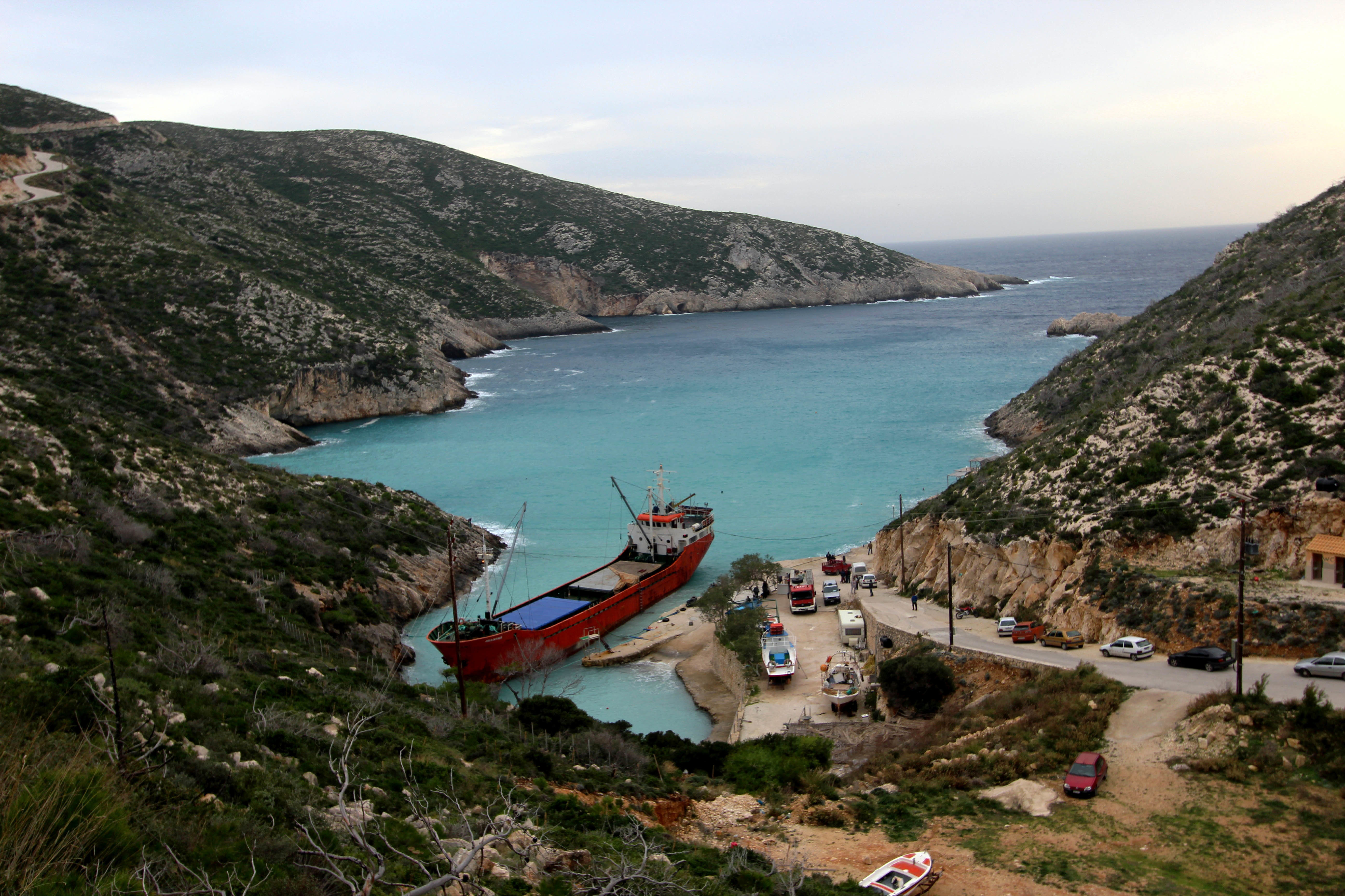 Ζάκυνθος: Νέα στοιχεία για το μυστηριώδες φορτηγό πλοίο που εγκατέλειψαν στο σημείο που βλέπετε – Φωτό!