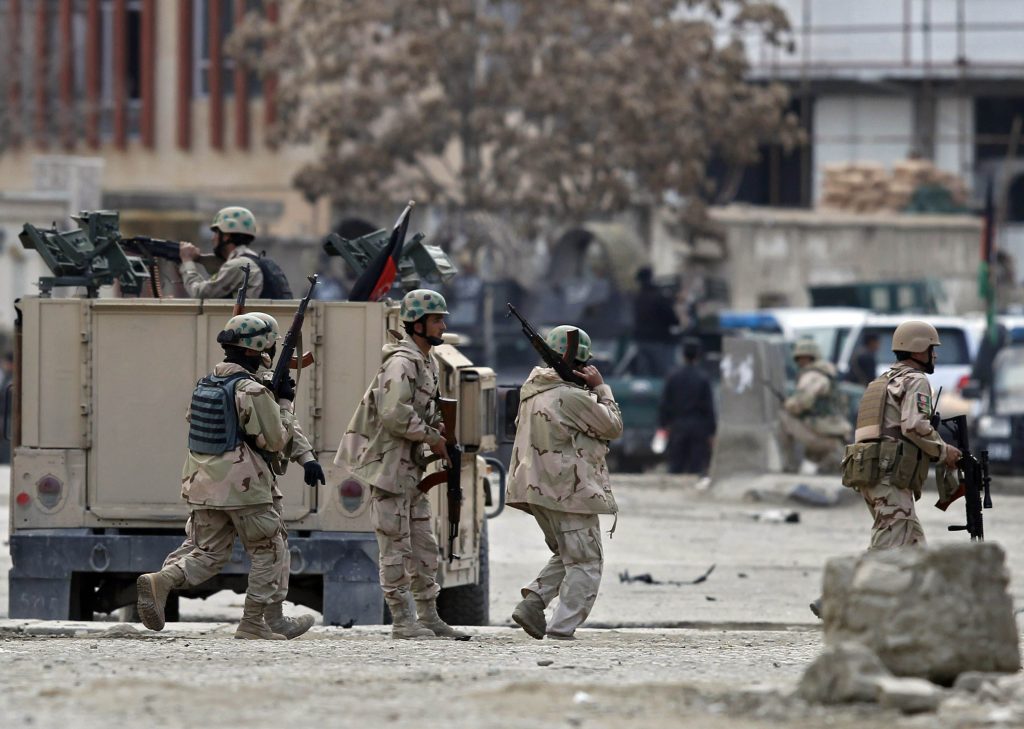 Καμπούλ: Επίθεση Ταλιμπάν σε ξενώνα – Τέσσερις άνθρωποι παραμένουν παγιδευμένοι