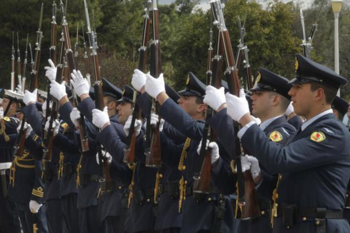 Στον Πρωθυπουργό το θέμα του ωραρίου εργασίας των στρατιωτικών