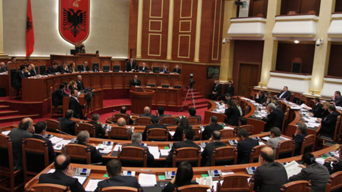 Αλβανία: Εγκρίθηκε ο προϋπολογισμός για το 2014