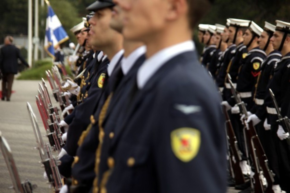 Πρόταση σοκ Τσίπρα για την Άμυνα! 600 εκατομμύρια περικοπές και “κούρεμα” προσωπικού!