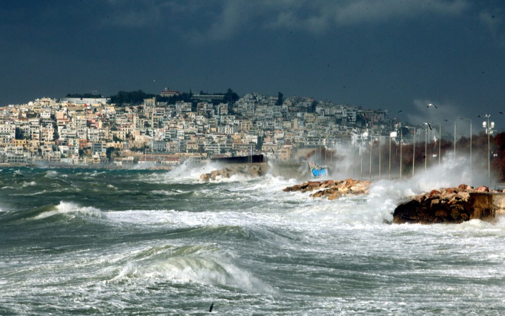 Στο έλεος της ανεμοθύελλας: Άνεμοι 149 χλμ/ώρα σάρωσαν το κεντρικό Αιγαίο!